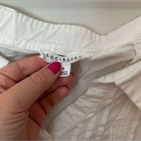 Socialite Ruffle Off The Shoulder Top - Picture 5 of 6